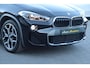 BMW X2 sDrive20i 192PK M-pakket High Executive Edition Hud|Panodak|Navi|Sfeer verl.|Led|E. Klep|Pdc|Lmv|Iso-fix|Lane assist