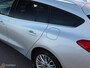 Ford Focus Wagon EcoBoost Hybrid 125 PK H6 Titanium Navi Stoel+Stuurverwarming Digi Cockpit Wegklapbare Trekhaak Bomvol Opties