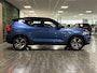 Volvo XC40 T5 Recharge R-Design | Schuifdak | Trekhaak | Polestar Engineered | Harman Kardon | Bestuurdersstoel elektrisch geheugen | Adaptieve Cruise Control | Standkachel met Volvo On Call App | Stoel en Stuurwielverwarming | Passagiersstoel elektrisch | Pilot Ass