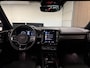Volvo XC40 T5 Recharge R-Design | Schuifdak | Trekhaak | Polestar Engineered | Harman Kardon | Bestuurdersstoel elektrisch geheugen | Adaptieve Cruise Control | Standkachel met Volvo On Call App | Stoel en Stuurwielverwarming | Passagiersstoel elektrisch | Pilot Ass