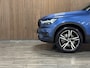Volvo XC40 T5 Recharge R-Design | Schuifdak | Trekhaak | Polestar Engineered | Harman Kardon | Bestuurdersstoel elektrisch geheugen | Adaptieve Cruise Control | Standkachel met Volvo On Call App | Stoel en Stuurwielverwarming | Passagiersstoel elektrisch | Pilot Ass