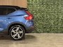 Volvo XC40 T5 Recharge R-Design | Schuifdak | Trekhaak | Polestar Engineered | Harman Kardon | Bestuurdersstoel elektrisch geheugen | Adaptieve Cruise Control | Standkachel met Volvo On Call App | Stoel en Stuurwielverwarming | Passagiersstoel elektrisch | Pilot Ass
