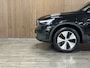 Volvo XC40 T4 Recharge Inscription | MY23 | Trekhaak | All Season banden | Stoel en Stuurwielverwarming | Zitting verlenging voorstoelen | Cruise Control | 18 Inch | Keyless Drive | Parkeersensoren achter | Elektrisch bedienbare achterklep | Climate Control L+R | DA