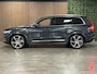 Volvo XC90 T8 AWD Recharge Inscription | Luchtvering | Trekhaak | Harman Kardon | Schuifdak | Head- Up Display | Adaptieve Cruise Control | Standkachel met Volvo On Call App | Stoelverwarming voor+achter | Stuurwielverwarming | 22 Inch | Parkeercamera | Full LED Mee