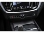 Volvo V60 2.0 B3 Momentum Advantage | Parkeer Camera | 17" Lichtmetalen Velgen | Stoel en Stuurverwarming | Parkeersensoren Voor en Achter |
