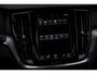 Volvo V60 2.0 B3 Momentum Advantage | Parkeer Camera | 17" Lichtmetalen Velgen | Stoel en Stuurverwarming | Parkeersensoren Voor en Achter |