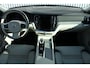 Volvo V60 B4 Automaat Plus Dark | Panoramadak|Premium Audio by Harman en Kardon|Nappa leder Interieur| Rondom Zicht Camera| 19"Lichtmetalen velgen|Semi electrische Trekhaak.