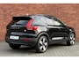 Volvo XC40 T4 Plug-in hybrid Ultimate Dark | Panoramadak | 360 Graden Camera | Adaptieve Cruise Control | Standkachel | Verwarmbare Voorstoelen | Apple Carplay/ Android Auto | 20'' Lichtmetalen Velgen