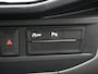 Volkswagen Transporter 2.0 TDI L2H1 32 DC Highline Automaat - Navigatie - Trekhaak - Betimmering