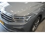 Volkswagen Tiguan 2.0 TDI Life navi clima camera trekhaak 17 inch 150 pk !!