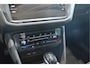 Volkswagen Tiguan 2.0 TDI Life navi clima camera trekhaak 17 inch 150 pk !!