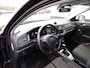 Volkswagen T-Roc 1.5 TSI Style Business Navigatie, carplay, trekhaak, licht metalen velgen, parkeersensoren voor en achter, stoel verwarming, automaat, enz.