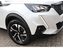 Peugeot 2008 Benzine 130 Pk * Automaat * Luxe Allure * Navigatie * Trekhaak * Achteruitrij Camera * Cruise & Climate Control * DAB Radio * L.M. Velgen * Vingerhoets; Vierde Generatie Eersteklas Service. Al meer dan 100 jaar een begrip in de Brabantse Kempen.