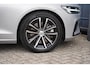 Volvo V60 2.0 T6 Plug-in hybrid AWD Plus Dark | Trekhaak | Stoelventilatie | Lightning | Parkeercamera | Pilot Assist