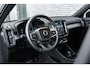 Volvo XC40 2.0 B4 Plus Dark | Adaptieve Cruise Control | Trekhaak | Elektrische stoelverstelling | Stoel + stuurverwarming | Harman Kardon audio | Verwarmbare Voorruit | Dodehoekdetectie | Carplay |