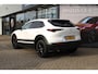 Mazda CX-30 2.0 e-SkyActiv-G 150 Homura , Trekhaak, Navi, Adap.Cruise, Clima, Camera, Apple Carplay, Android Auto, Stoelverwarming, Elek.Achterklep, LMV 18 Inch, PDC, HUD, LKA, BSM