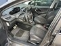 Peugeot 208 1.2 PureTech GT-line | Automaat | Navigatie via Telefoon | 17 inch Lichtmetalen Velgen | Trekhaak 1150 KG | Climate Control | Sensoren | Cruise Control | Mistlampen | LED Verlichting | Half Lederen Sportstoelen |