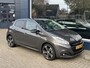 Peugeot 208 1.2 PureTech GT-line | Automaat | Navigatie via Telefoon | 17 inch Lichtmetalen Velgen | Trekhaak 1150 KG | Climate Control | Sensoren | Cruise Control | Mistlampen | LED Verlichting | Half Lederen Sportstoelen |