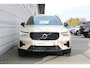 Volvo XC40 2.0 B4 Plus Dark | Voorstoelen elektrisch verstelbaar | Bestuurdersstoel met geheugenstanden | Trekhaak | Voorstoelen verwarmd | Stuurwiel verwarmd | Harman Kardon |
