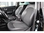 Hyundai ix35 1.6i-135pk GDI Business Edition. Keurig nette en stoere hoogzitter ! Trekhaak, Volautm. airco, Cruise control, Navigatie, Camera, LM wielen, Metallic lak etc.