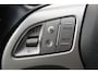Hyundai ix35 1.6i-135pk GDI Business Edition. Keurig nette en stoere hoogzitter ! Trekhaak, Volautm. airco, Cruise control, Navigatie, Camera, LM wielen, Metallic lak etc.