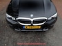 BMW 3-Serie 318i SPORTLINE VIRTUAL/DAB/CARPLAY/SFEERVERLICHTING/SPORTSTOEL