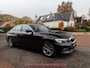 BMW 3-Serie 318i SPORTLINE VIRTUAL/DAB/CARPLAY/SFEERVERLICHTING/SPORTSTOEL
