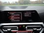 BMW 3-Serie 318i SPORTLINE VIRTUAL/DAB/CARPLAY/SFEERVERLICHTING/SPORTSTOEL