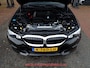 BMW 3-Serie 318i SPORTLINE VIRTUAL/DAB/CARPLAY/SFEERVERLICHTING/SPORTSTOEL