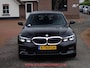 BMW 3-Serie 318i SPORTLINE VIRTUAL/DAB/CARPLAY/SFEERVERLICHTING/SPORTSTOEL