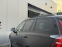Volvo V60 B4 AUT7 197PK Essential Edition | 20" Lichtmetalen velgen | Lederen bekleding | Climate Pack | Driver Assist Pack | Trekhaak semi elektrisch inklapbaar | Extra getint glas achter | Dubbel geïntegreerde eindpijp | Bright exterieurdetails