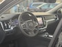 Volvo V60 B4 AUT7 197PK Essential Edition | 20" Lichtmetalen velgen | Lederen bekleding | Climate Pack | Driver Assist Pack | Trekhaak semi elektrisch inklapbaar | Extra getint glas achter | Dubbel geïntegreerde eindpijp | Bright exterieurdetails
