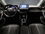 Peugeot 2008 1.2 PureTech Blue Lease Allure [APPLE CARPLAY, TREKHAAK, ACHTERUITRIJCAMERA, SPRAAKBEDIENING, RIJSTROOKSENSOR, GETINTE ACHTERRUITEN, NIEUWSTAAT]