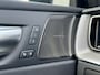 Volvo XC60 T6 Plug-in hybrid AWD Plus Black Edition | Direct Beschikbaar | Panoramadak | 360 Camera | Head-Up | Harman/Kardon | Elektrische Stoelen | Stoelverwarming