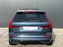 Volvo XC60 T6 Plug-in hybrid AWD Plus Black Edition | Direct Beschikbaar | Panoramadak | 360 Camera | Head-Up | Harman/Kardon | Elektrische Stoelen | Stoelverwarming