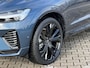 Volvo XC60 T6 Plug-in hybrid AWD Plus Black Edition | Direct Beschikbaar | Panoramadak | 360 Camera | Head-Up | Harman/Kardon | Elektrische Stoelen | Stoelverwarming