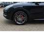 Porsche Cayenne 3.0 E-Hybrid / Panoramadak / 360Camera / Head-up / Achterasbesturing / Softclose / Carbon intr. / Luchtvering / 21'' / Sportdesign+Chrono / Sportuitlaat / Keyless / Bose / Stoelventilatie 4x / Stoelverwar