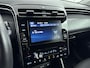 Hyundai Tucson 1.6 T-GDI MHEV COMFORT | NAVI via APPLE CARPLAY & ANDROID AUTO | TREKGEWICHT 1650 KG | CLIMA | CRUISE | CAMERA | 17'' LM VELGEN | STOEL- & STUURVERWARMING | PRIVACY GLASS | FABRIEKSGARANTIE GELDIG T/M 5-2027! |