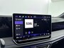 Volkswagen Tiguan 1.5 eHybrid R-Line Edition 204 PK | Panorama dak | Trekhaak zwenkbaar | Stoel/stuurverwarming | Black pakket | Camera | Parkeersensoren | Electrische klep | 20 Inch Velgen | massage stoelen | Dode hoek detectie |