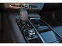 Volvo V90 T6 Recharge AWD Plus Dark - IntelliSafe Assist & Surround - 360º Camera - Harman/Kardon audio - Adaptieve LED koplampen - Verwarmde voorstoelen, stuur & achterbank - Parkeersensoren voor & achter - Elektr. bedienb. voorstoelen met geheugen - Extra getint glas - Elektr. inklapbare trekhaak - 19' LMV