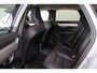 Volvo V90 T6 Recharge AWD Plus Dark - IntelliSafe Assist & Surround - 360º Camera - Harman/Kardon audio - Adaptieve LED koplampen - Verwarmde voorstoelen, stuur & achterbank - Parkeersensoren voor & achter - Elektr. bedienb. voorstoelen met geheugen - Extra getint glas - Elektr. inklapbare trekhaak - 19' LMV