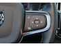 Volvo EX40 Performance Ultra 82 kWh - Panorama/schuifdak - IntelliSafe Assist & Surround - 360º Camera - Harman/Kardon audio - Verwarmde voorstoelen, stuur & achterbank - Parkeersensoren voor & achter - Elektr. bedienb. voorstoelen met geheugen links - Wollen bekleding - Draadloze tel. lader - Warmtepomp - Extra getint glas - Elektr. inklapbare trekhaak - 20' LMV