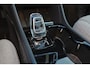 Volvo EX40 Performance Ultra 82 kWh - Panorama/schuifdak - IntelliSafe Assist & Surround - 360º Camera - Harman/Kardon audio - Verwarmde voorstoelen, stuur & achterbank - Parkeersensoren voor & achter - Elektr. bedienb. voorstoelen met geheugen links - Wollen bekleding - Draadloze tel. lader - Warmtepomp - Extra getint glas - Elektr. inklapbare trekhaak - 20' LMV