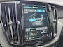 Volvo XC60 2.0 T8 Plug-in hybrid AWD Plus Dark | Luchtvering | Extra getint glas | Harman/Kardon Audio | 360 graden camera |