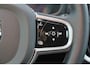 Volvo V60 T6 Recharge AWD Plus Dark - IntelliSafe Assist & Surround - 360º Camera - Harman/Kardon audio - Adaptieve LED koplampen - Verwarmde voorstoelen, stuur & achterbank - Parkeersensoren voor & achter - Elektr. bedienb. voorstoelen met geheugen - Extra getint glas - Elektr. inklapbare trekhaak - 18' LMV