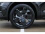 Volvo XC40 B4 Automaat Plus Black Edition | Elektrisch Verstelbare en verwarmbare voorstoelen | Stuurwielverwarming | Premium audio by Harman Kardon | 360° Parkeercamera | Microtech/Nubuck Bekleding   | Keyless | Elektrische Achterklep | Adaptieve Cruise Control | 20 inch Lichtmetalen Velgen