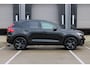 Volvo XC40 B4 Automaat Plus Black Edition | Elektrisch Verstelbare en verwarmbare voorstoelen | Stuurwielverwarming | Premium audio by Harman Kardon | 360° Parkeercamera | Microtech/Nubuck Bekleding   | Keyless | Elektrische Achterklep | Adaptieve Cruise Control | 20 inch Lichtmetalen Velgen