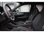 Volvo XC40 B4 Automaat Plus Black Edition | Elektrisch Verstelbare en verwarmbare voorstoelen | Stuurwielverwarming | Premium audio by Harman Kardon | 360° Parkeercamera | Microtech/Nubuck Bekleding   | Keyless | Elektrische Achterklep | Adaptieve Cruise Control | 20 inch Lichtmetalen Velgen