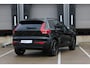 Volvo XC40 B4 Automaat Plus Black Edition | Elektrisch Verstelbare en verwarmbare voorstoelen | Stuurwielverwarming | Premium audio by Harman Kardon | 360° Parkeercamera | Microtech/Nubuck Bekleding   | Keyless | Elektrische Achterklep | Adaptieve Cruise Control | 20 inch Lichtmetalen Velgen