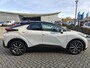 Toyota C-HR 1.8 Hybrid 140 First Edition NAVI BLIND-SPOT KEYLESS APPLE/ANDROID PARK-SENSOREN 360-CAMERA ELEK-ACHTERKLEP LM-VELGEN AD-CRUISE